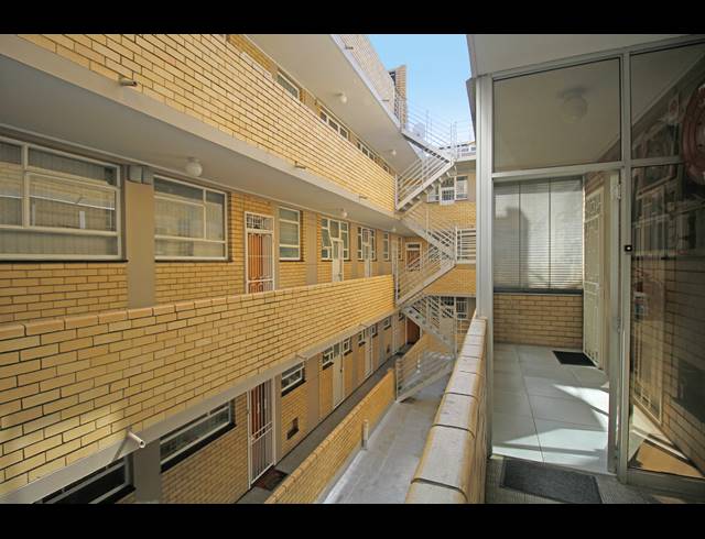 1 BEDROOM APARTMENT FOR SALE IN HOUGHTON ESTATE